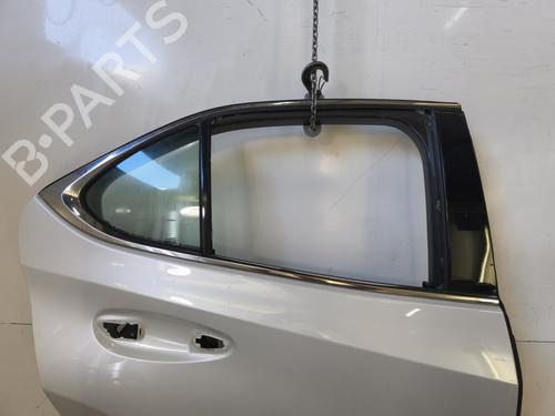 right-rear-door-lexus-ux-_aa1_-_ah1_-_ma1_-2018-36571284 main image