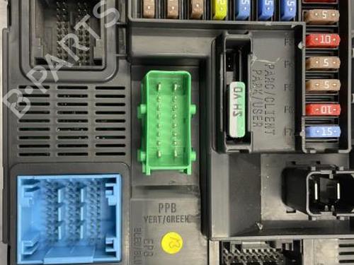 Used Fuse box Fuse box 22833735 22833735