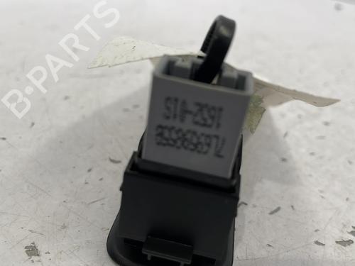 Used Right rear window switch Right rear window switch VW GOLF VI (5K1) 1.6 TDI (105 hp) 22830485 22830485