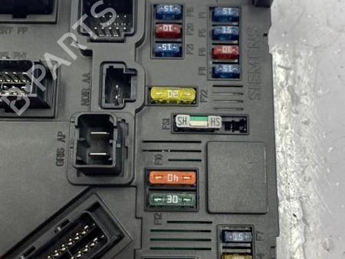 Used Fuse box Fuse box 22836752 22836752