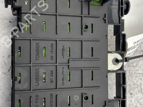 Used Fuse box Fuse box PEUGEOT 307 CC (3B) 2.0 16V (136 hp) 22833879 22833879