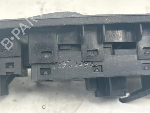 Mando elevalunas delantero izquierdo Mando elevalunas delantero izquierdo FIAT BRAVO II (198_) 1.6 D Multijet (198AXH1B) (105 hp) 37472453 37472453