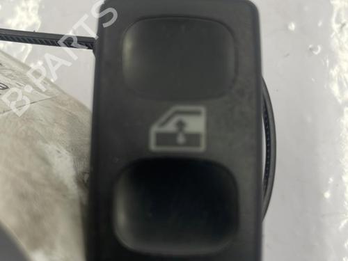 Used Right front window switch VW POLO III (6N1) 55 1.3 (55 hp) 22842482