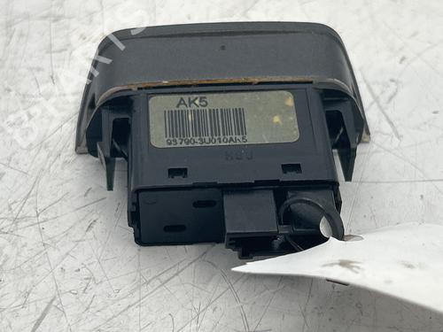 Used Warning switch Warning switch KIA SPORTAGE III (SL) 2.0 CRDi AWD (136 hp) 40055030 40055030