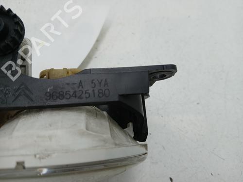 Used Right front fog light Right front fog light PEUGEOT 5008 (0U_, 0E_) 2.0 HDi (163 hp) 31581644 31581644