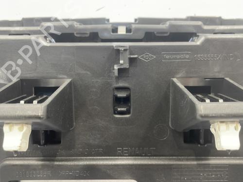 display-monitor-renault-megane-iv-hatchback-b9amn_-12-tce-100-b9ms-2015-22847677 main image