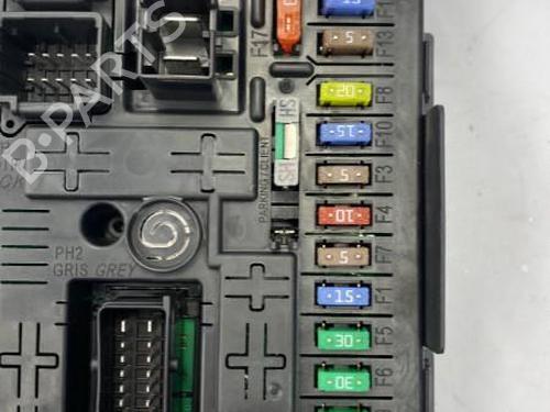 Used Fuse box Fuse box 22832857 22832857