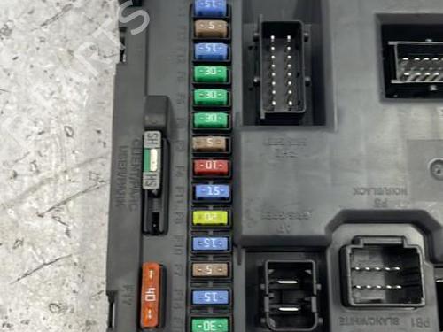 Used Fuse box Fuse box 22838789 22838789
