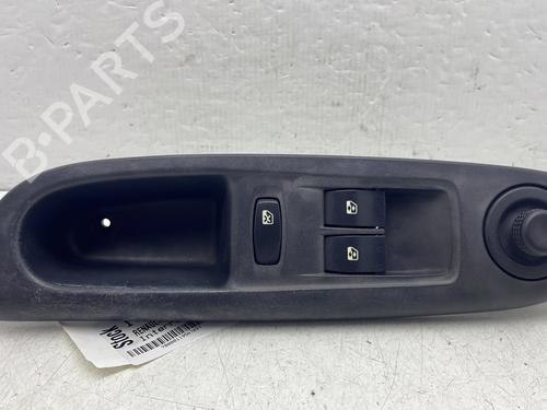 Used Left front window switch RENAULT CLIO II (BB_, CB_) 1.5 dCi (B/CB07) (65 hp) 31916683
