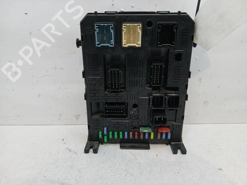 Used Fuse box PEUGEOT 5008 (0U_, 0E_) 2.0 HDi (163 hp) 29834101