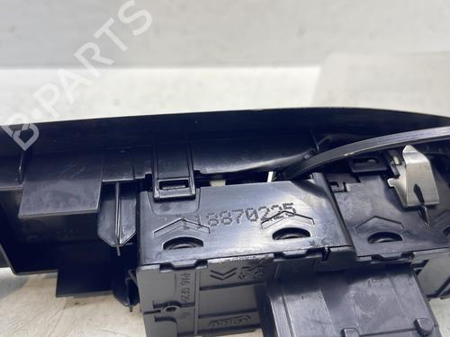 Used Left front window switch Left front window switch PEUGEOT 208 I (CA_, CC_) 1.2 VTI 82 (82 hp) 31582246 31582246