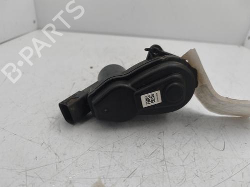 electric-handbrake-renault-megane-iv-hatchback-b9amn_-2015-40609311 main image