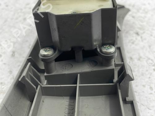 Used Switch Switch TOYOTA YARIS (_P9_) 1.4 D-4D (NLP90_, NLP90R) (90 hp) 22844524 22844524