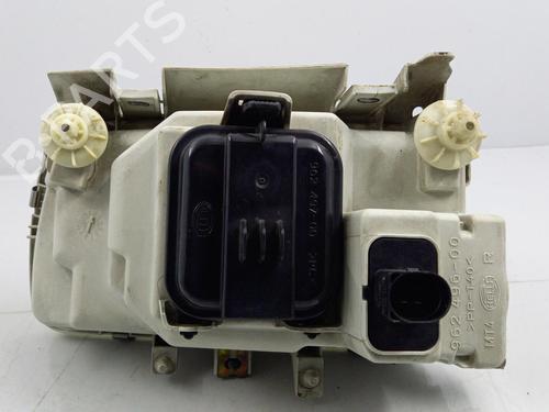 Right headlight VW POLO III (6N1) 75 1.6 | BP22825661C29 
