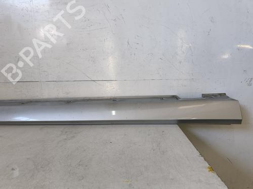 Used Right sideskirt Right sideskirt 37032017 37032017