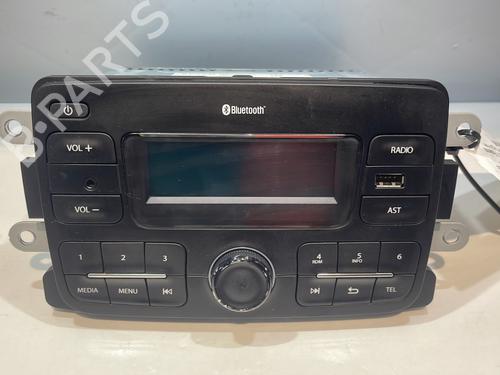 Used Radio DACIA SANDERO II 1.0 SCe 75 (B8JC, B8JD, B8NC) (73 hp) 30445812