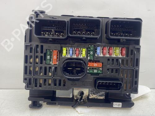 Used Fuse box CITROËN C5 II (RC_) 1.6 HDi (RC8HZB) (109 hp) 28963408