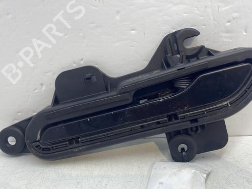 front-left-exterior-door-handle-tesla-model-3-5yj3-2017-30326867 main image