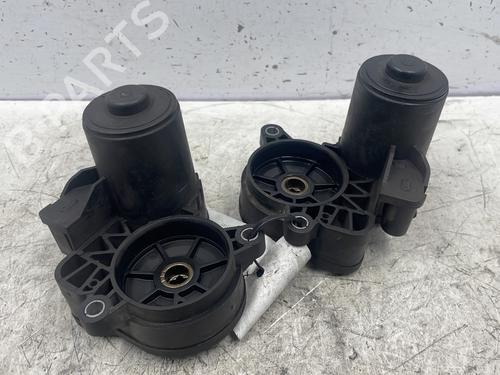 Used Electric handbrake BMW X1 (F48) sDrive 18 d (150 hp) 24032863
