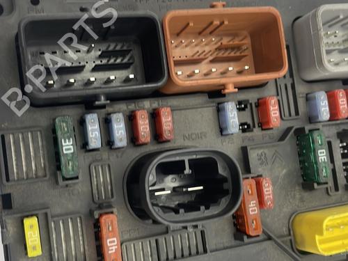 Used Fuse box PEUGEOT 307 Break (3E) 1.6 HDi 110 (109 hp) 22830746
