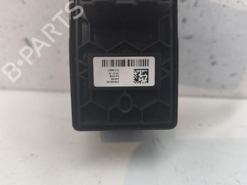 Used Left front window switch Left front window switch RENAULT MEGANE IV Hatchback (B9A/M/N_) 1.3 TCe 140 (B9NB) (140 hp) 26386403 26386403