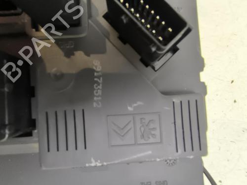 Used Fuse box Fuse box 22836996 22836996