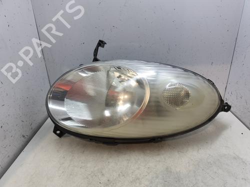 Used Right headlight NISSAN MICRA III (K12) 1.2 16V (65 hp) 28531810