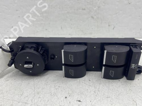 Interrupteur de vitre avant gauche FORD FOCUS III 1.0 EcoBoost (125 hp) 31916669