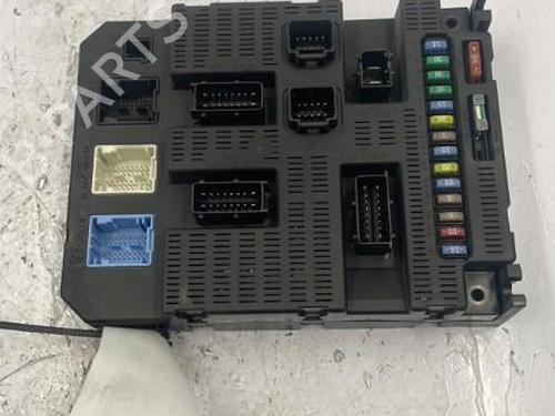 Used Fuse box Fuse box 22837636 22837636