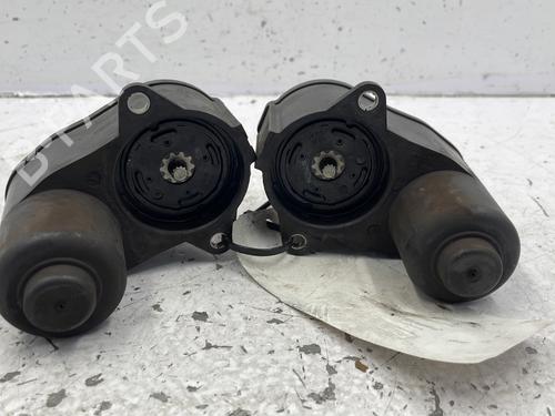 Used Electric handbrake VOLVO XC60 I SUV (156) D4 (181 hp) 23830389