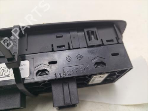 Interrupteur de vitre avant gauche RENAULT MEGANE IV Hatchback (B9A/M/N_) 1.3 TCe 140 (B9NB) | BP29834378I27
