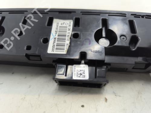 warning-switch-renault-arkana-i-lcm_-ldn_-2019-29285971 main image