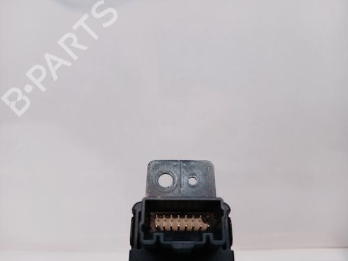 switch-renault-megane-iv-hatchback-b9amn_-2015-30701208 main image
