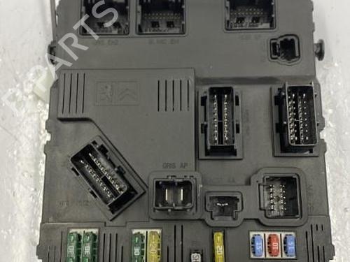 Used Fuse box Fuse box 22834951 22834951