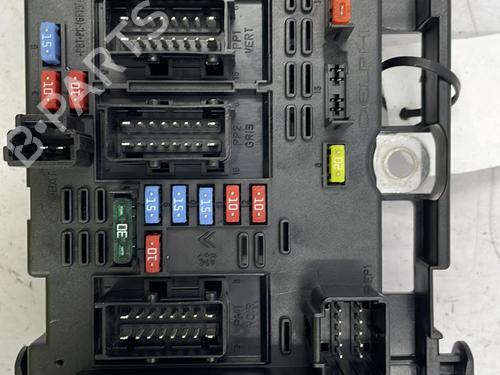 Used Fuse box Fuse box PEUGEOT 206+ (2L_, 2M_) 1.4 i (73 hp) 22827325 22827325