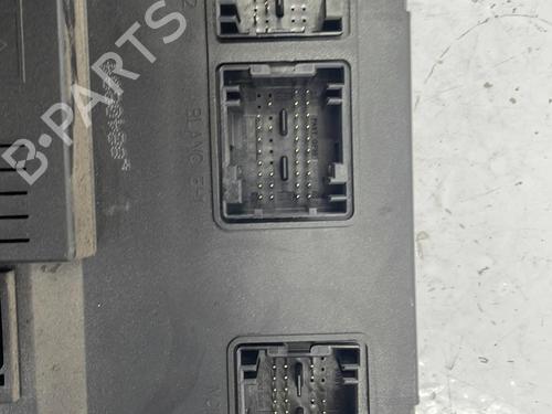 Used Fuse box Fuse box 22830533 22830533