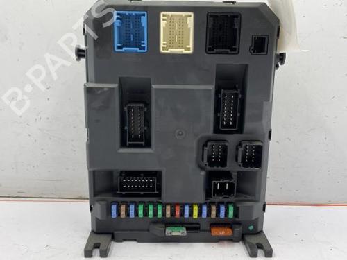 Used Fuse box Fuse box 22838346 22838346