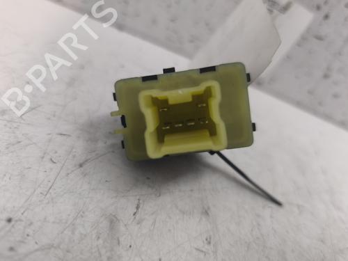 Used Right front window switch RENAULT TWINGO III (BCM_, BCA_) 1.0 SCe 70 (BCMB) (69 hp) 28134503