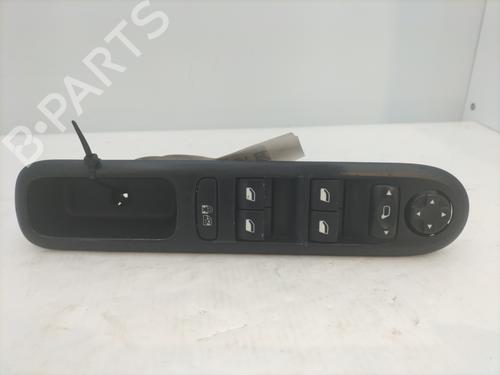 Interrupteur de vitre avant gauche PEUGEOT 5008 (0U_, 0E_) 1.6 HDi (114 hp) 32212680