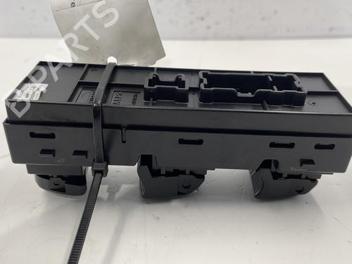 Left front window switch NISSAN JUKE (F15) 1.5 dCi | BP23830475I27 