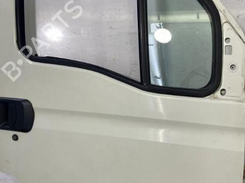 Used Right front door IVECO DAILY III Platform/Chassis 35 S 13,35 C 13 (125 hp) 22843568