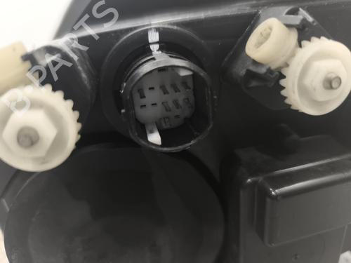 right-headlight-lancia-musa-350_-2004-2005-2006-2007-2008-2009-2010-2011-2012-24227668 main image