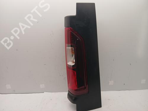 Używane Lampa tylna prawa RENAULT TRAFIC III Van (FG_) 1.6 dCi 145 (FGMG) (145 hp) 32386064