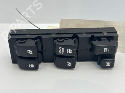 Used Left front window switch Left front window switch HYUNDAI TUCSON (JM) 2.0 CRDi All-wheel Drive (140 hp) 39727273 39727273