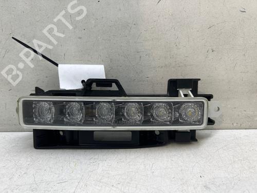 right-daytime-light-peugeot-108-2014-40204377 main image