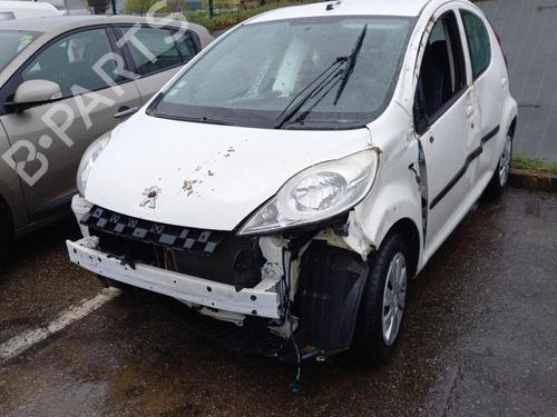 Left taillight PEUGEOT 107 (PM_, PN_) 1.0 | BP25996948C34 