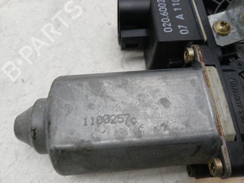 Rudehejsemekanisme ventre foran VW TRANSPORTER T4 Bus (70B, 70C, 7DB, 7DK, 70J, 70K, 7DC, 7DJ) 2.5 TDI | BP29869036C22