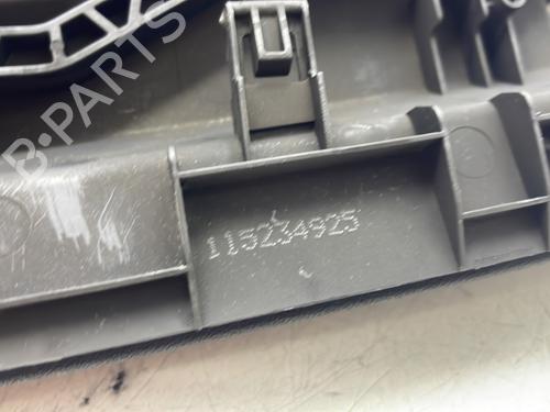 glove-box-tesla-model-3-5yj3-2017-30397030 main image