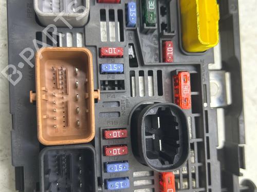 Used Fuse box Fuse box 37032120 37032120