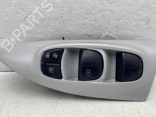 Used Left front window switch NISSAN JUKE (F15) 1.2 DIG-T (115 hp) 31916686